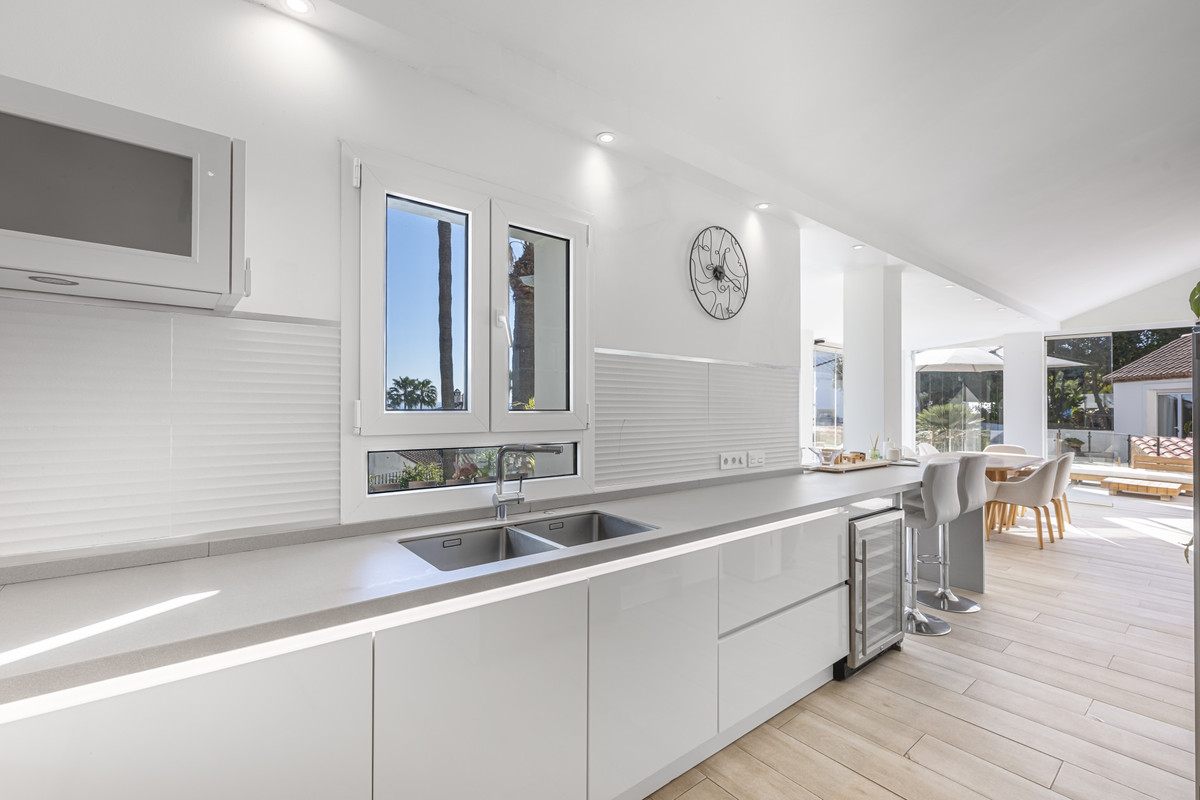Se vende Villa - Chalet de 6 dormitorios en Costa Del Sol, Málaga, España