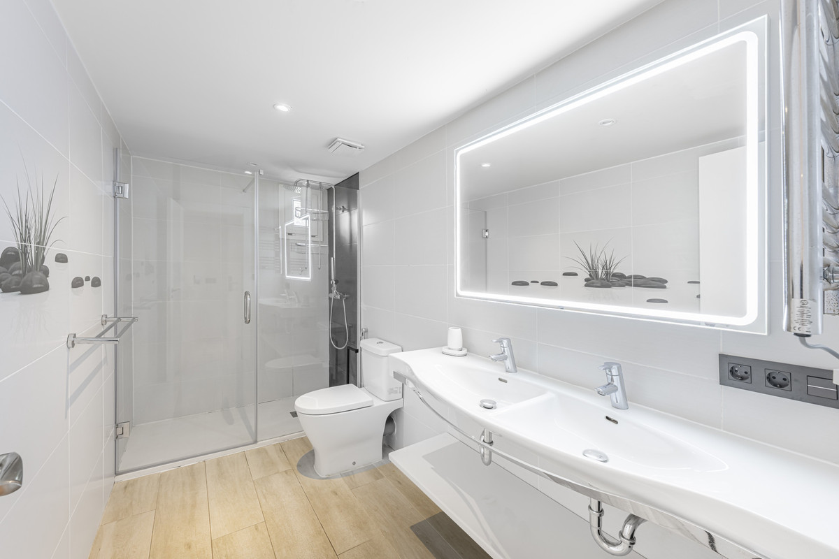 Se vende Villa - Chalet de 6 dormitorios en Costa Del Sol, Málaga, España