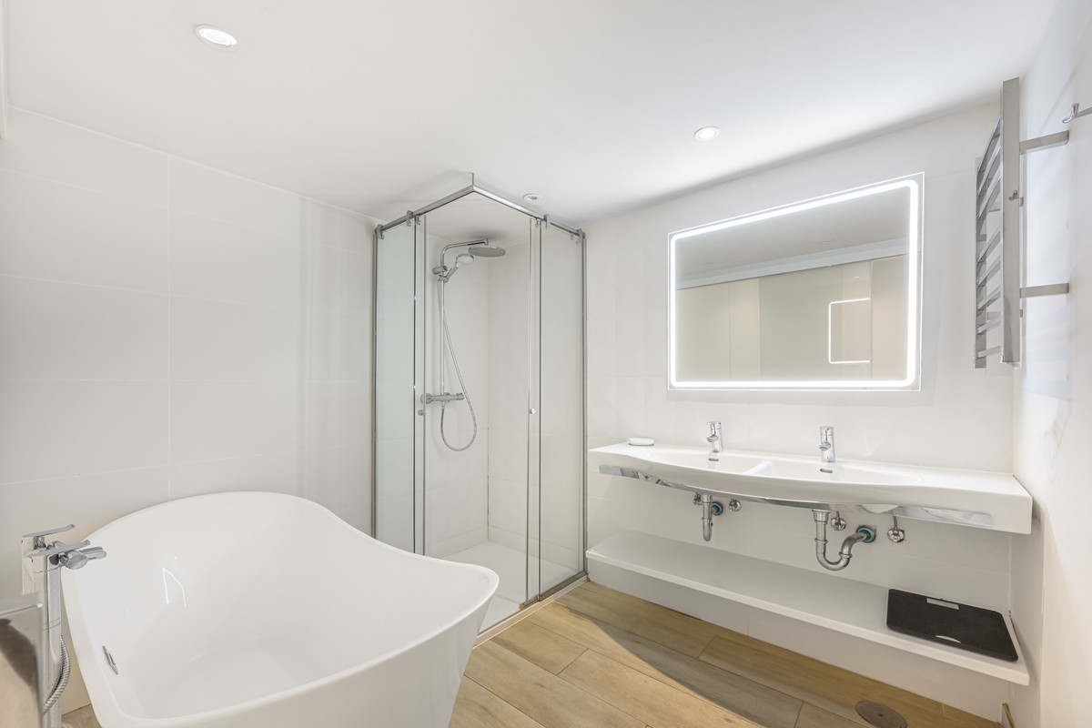 Se vende Villa - Chalet de 6 dormitorios en Costa Del Sol, Málaga, España
