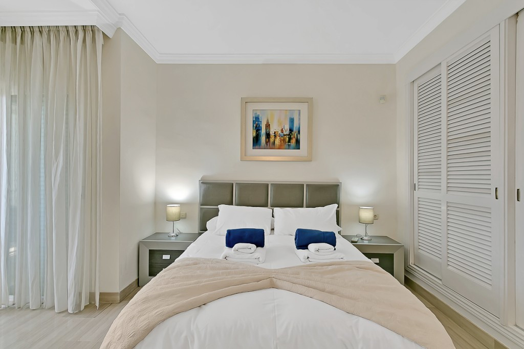 3 Bed Apartment for sale in Marbella Costa Del Sol, Málaga, Spain