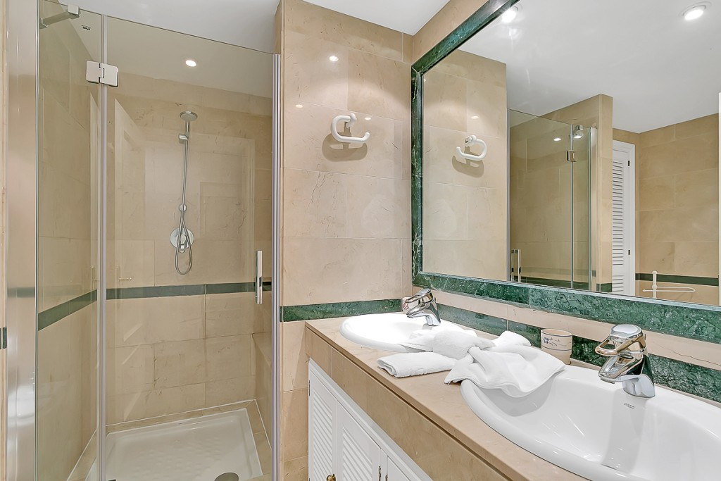 3 Bed Apartment for sale in Marbella Costa Del Sol, Málaga, Spain