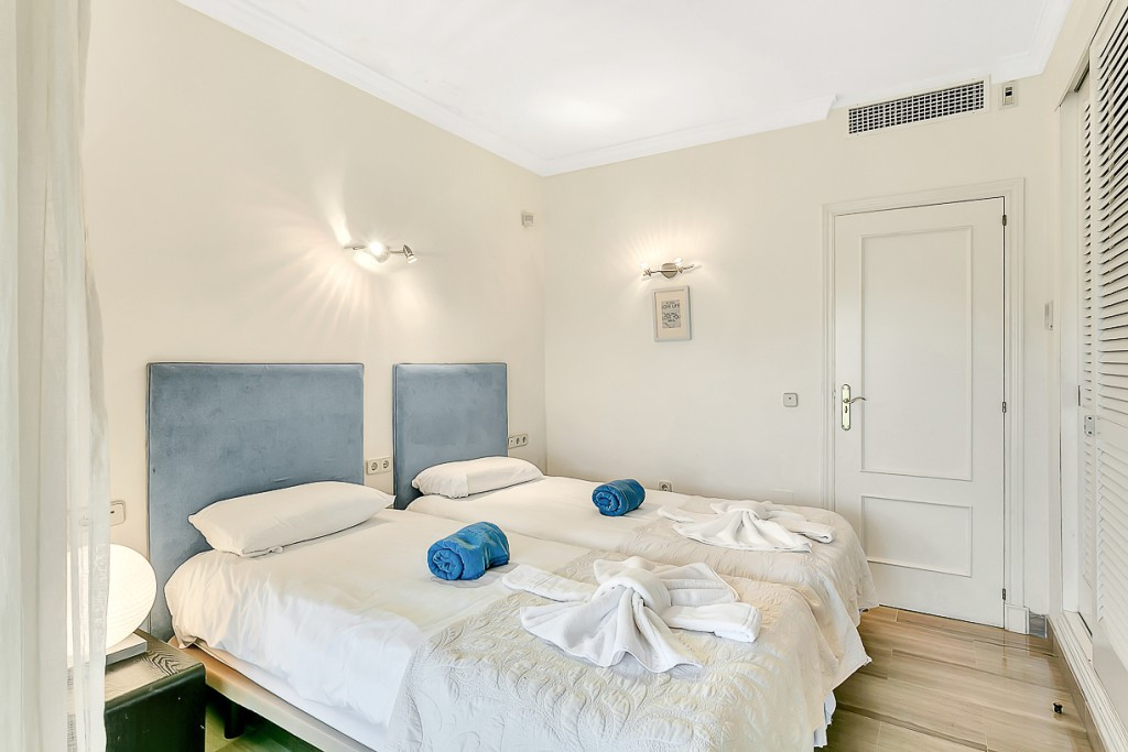 3 Bed Apartment for sale in Marbella Costa Del Sol, Málaga, Spain