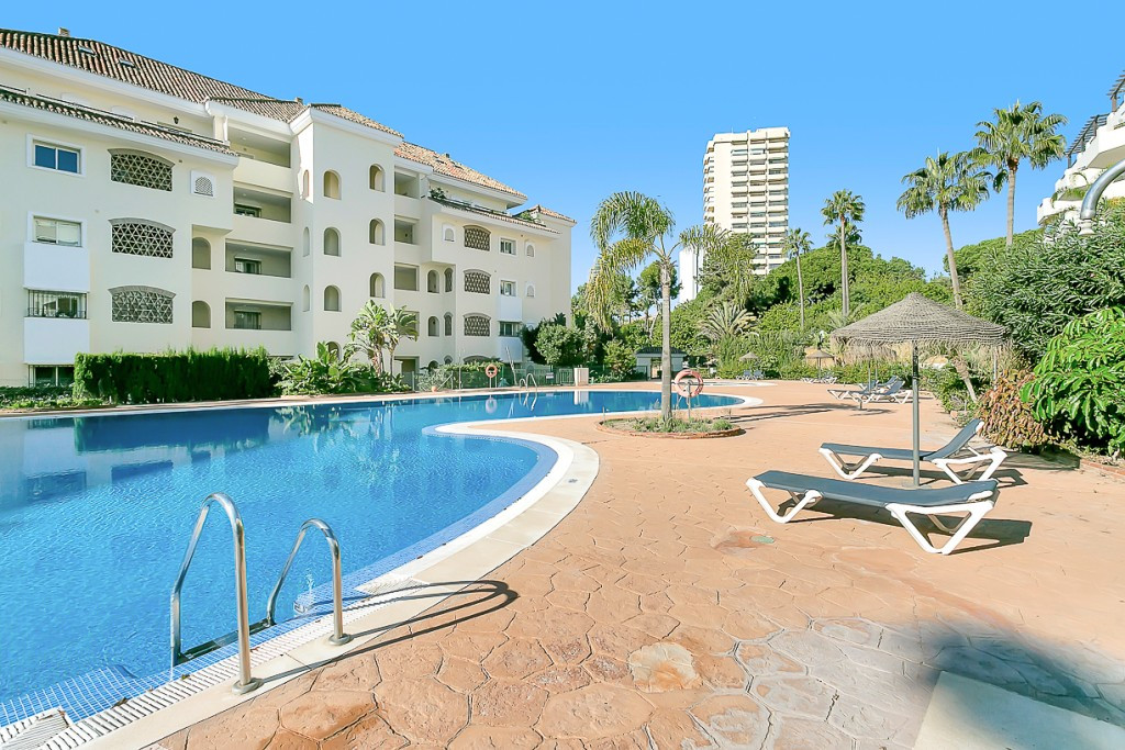 3 Bed Apartment for sale in Marbella Costa Del Sol, Málaga, Spain