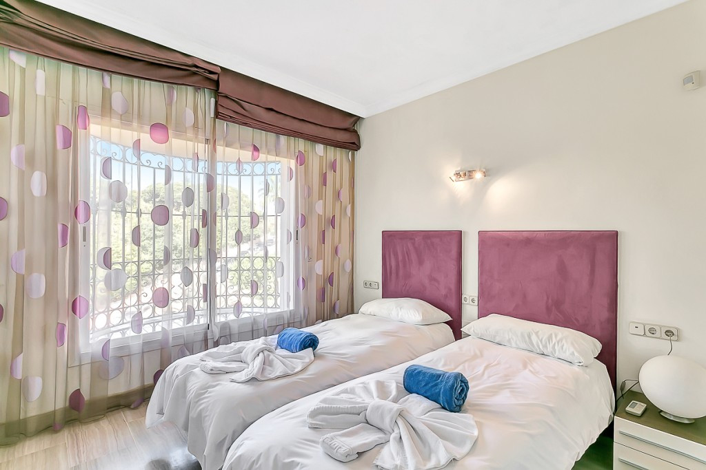 3 Bed Apartment for sale in Marbella Costa Del Sol, Málaga, Spain