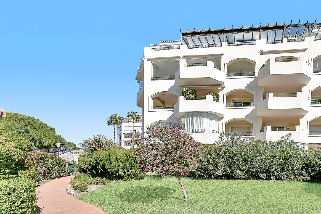 3 Bed Apartment for sale in Marbella Costa Del Sol, Málaga, Spain
