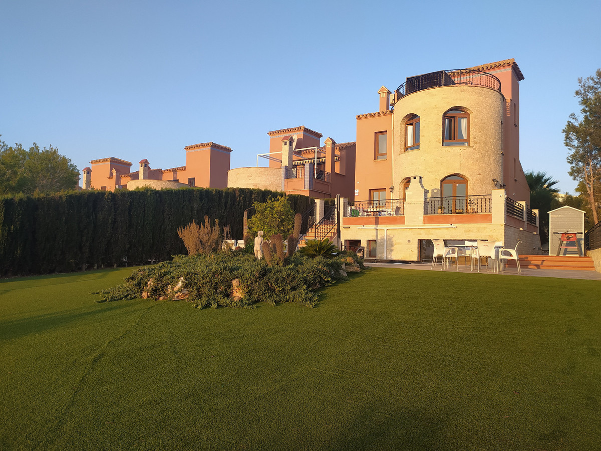 4 Bed Townhouse for sale in San Miguel De Salinas Costa Blanca, Alicante, Spain