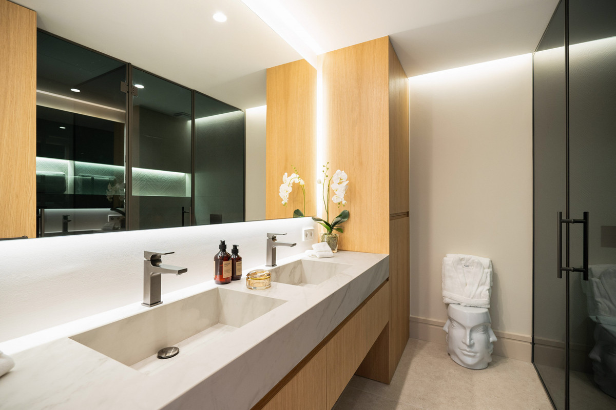 Se vende Apartamento Planta Media de 2 dormitorios en Costa Del Sol, Málaga, España