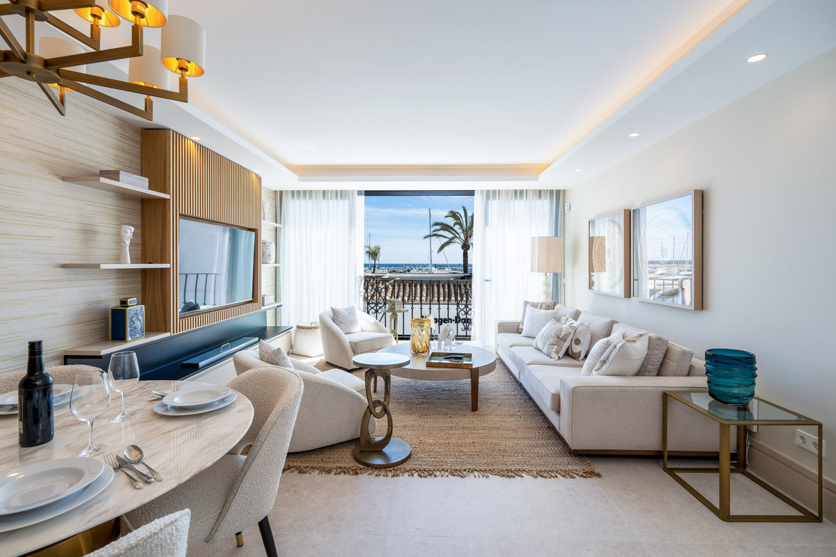 Se vende Apartamento Planta Media de 2 dormitorios en Costa Del Sol, Málaga, España