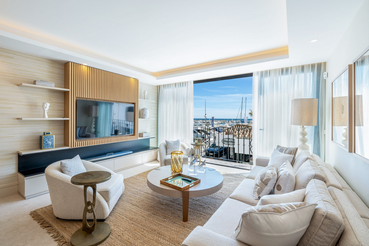 Se vende Apartamento Planta Media de 2 dormitorios en Costa Del Sol, Málaga, España
