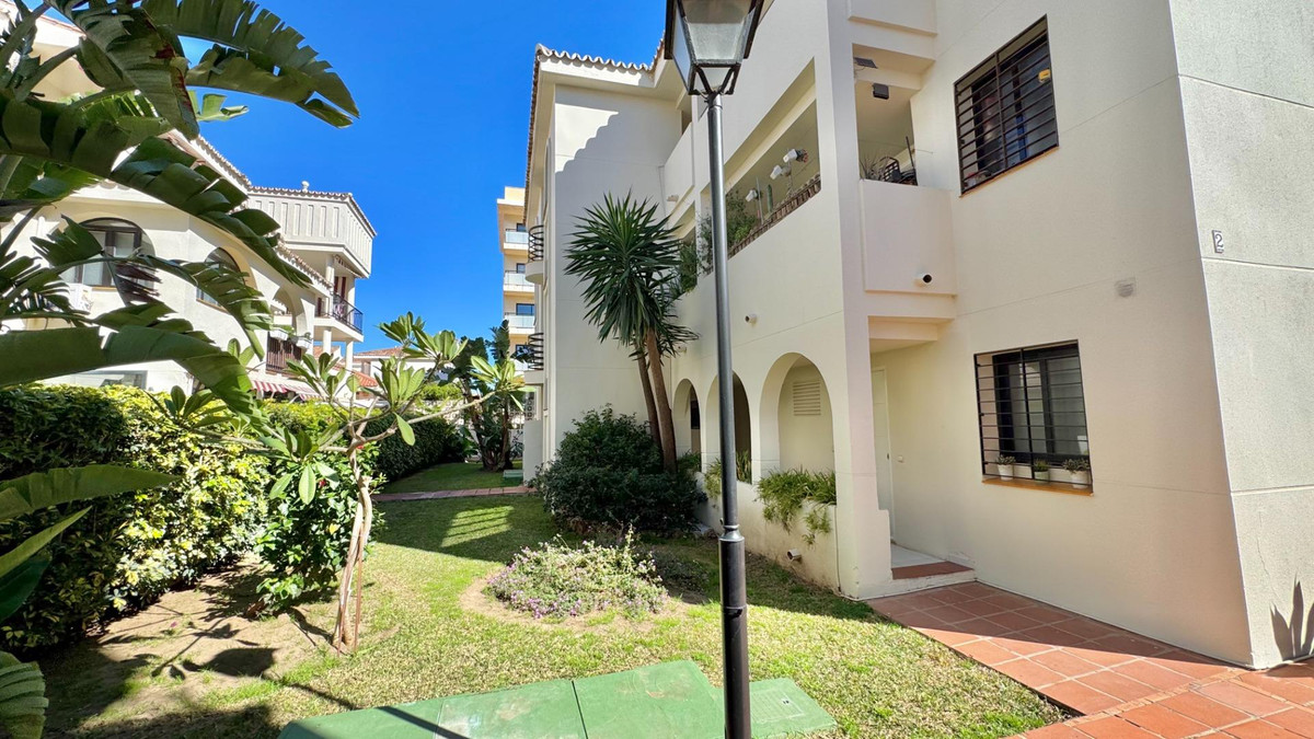 Se vende Apartamento Planta Baja de 2 dormitorios en Costa Del Sol, Málaga, España