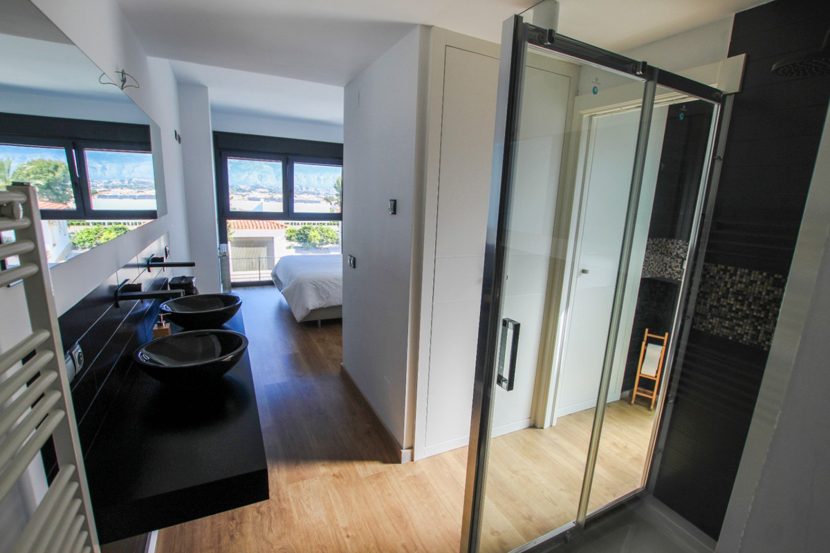 Se vende Villa - Chalet de 3 dormitorios en Costa Blanca, Alicante, España
