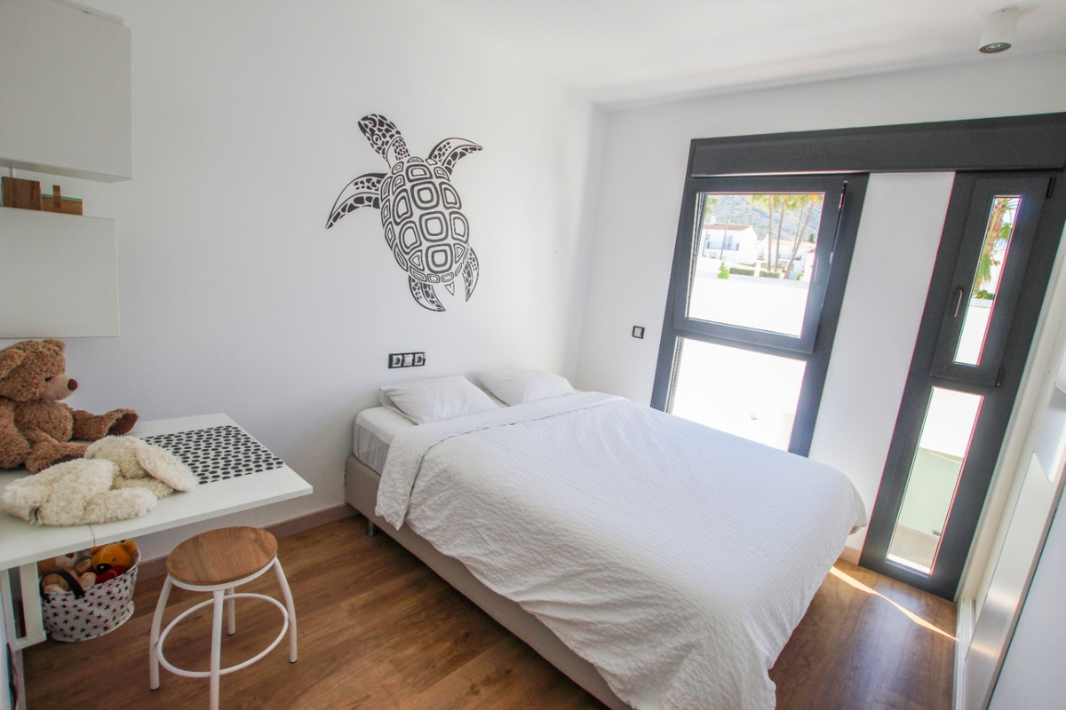 Se vende Villa - Chalet de 3 dormitorios en Costa Blanca, Alicante, España