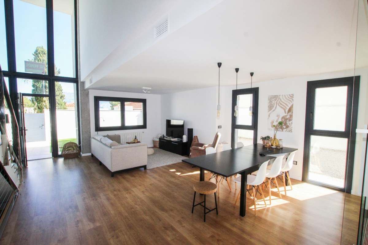 Se vende Villa - Chalet de 3 dormitorios en Costa Blanca, Alicante, España