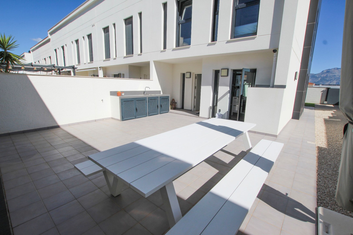 Se vende Villa - Chalet de 3 dormitorios en Costa Blanca, Alicante, España