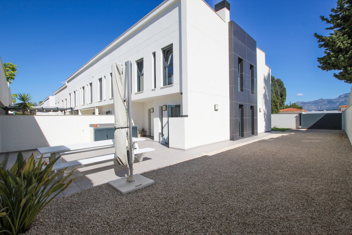 Se vende Villa - Chalet de 3 dormitorios en Costa Blanca, Alicante, España