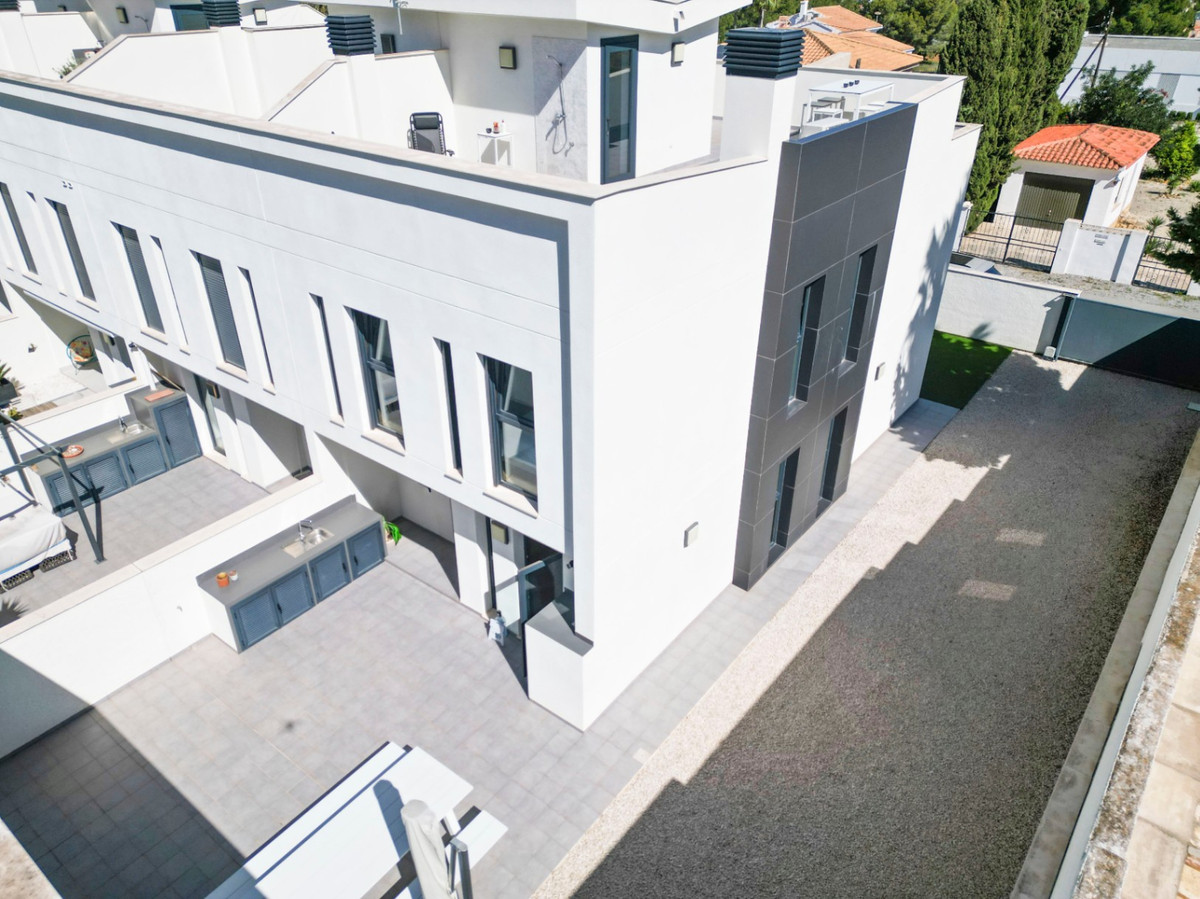 Se vende Villa - Chalet de 3 dormitorios en Costa Blanca, Alicante, España