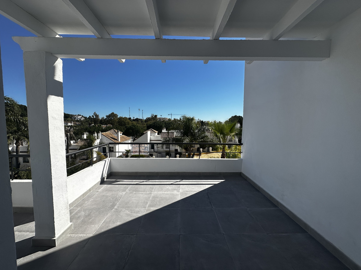 2 Bed Apartment for sale in Nueva Andalucía Costa Del Sol, Málaga, Spain