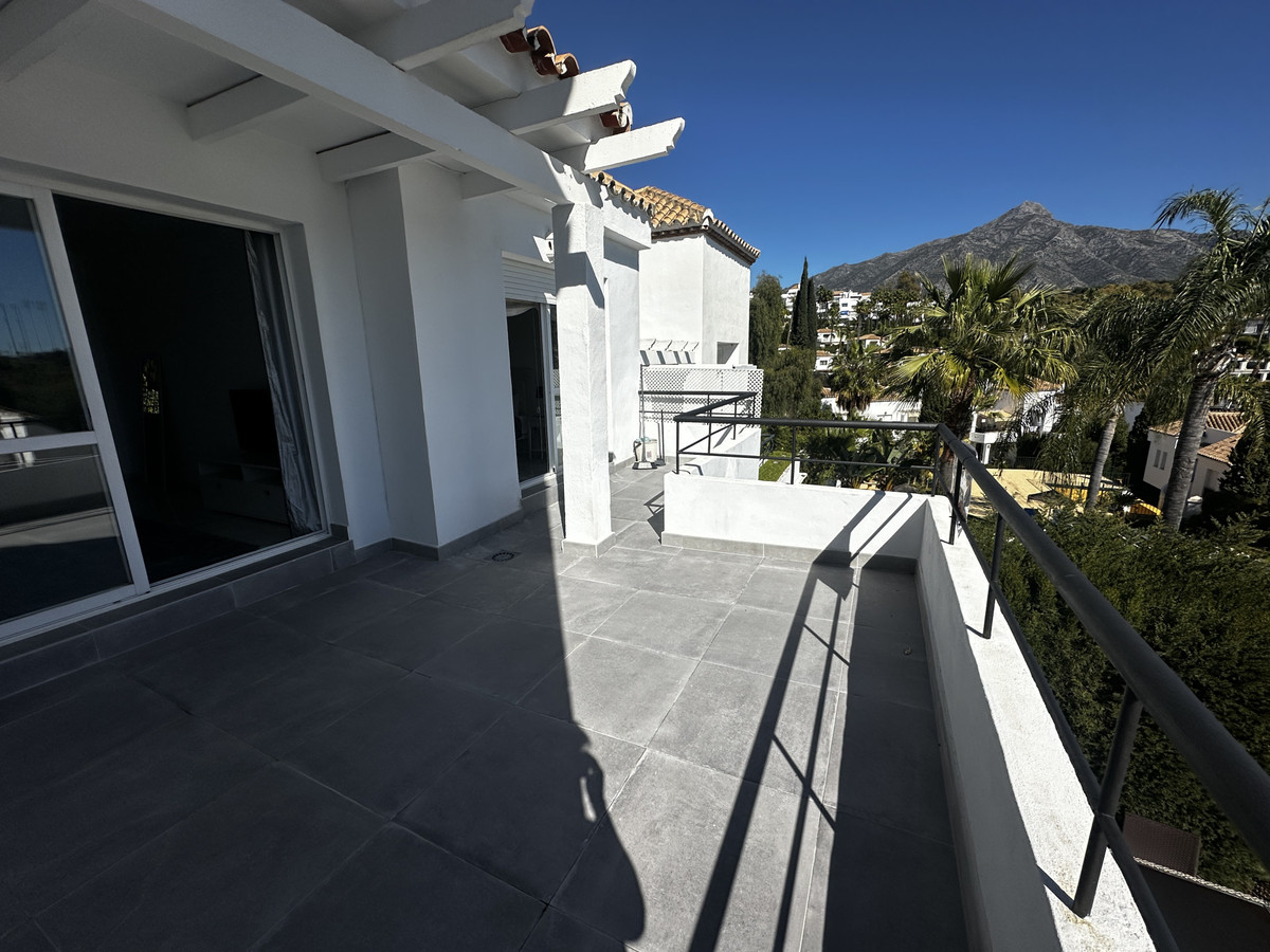 2 Bed Apartment for sale in Nueva Andalucía Costa Del Sol, Málaga, Spain