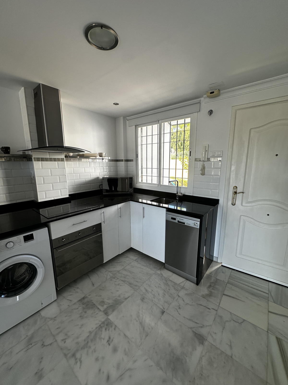 2 Bed Apartment for sale in Nueva Andalucía Costa Del Sol, Málaga, Spain