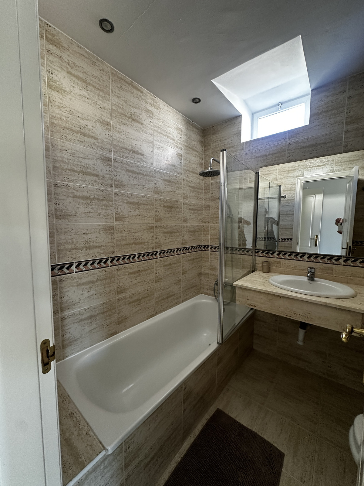 2 Bed Apartment for sale in Nueva Andalucía Costa Del Sol, Málaga, Spain