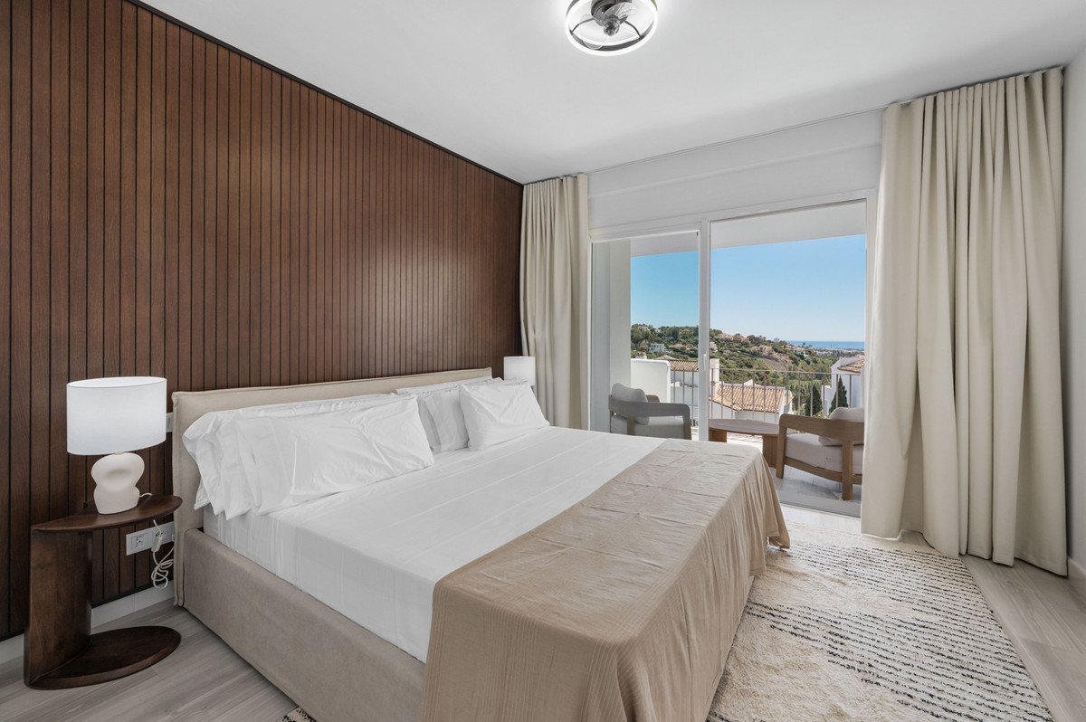 3 Bed Apartment for sale in Benahavís Costa Del Sol, Málaga, Spain