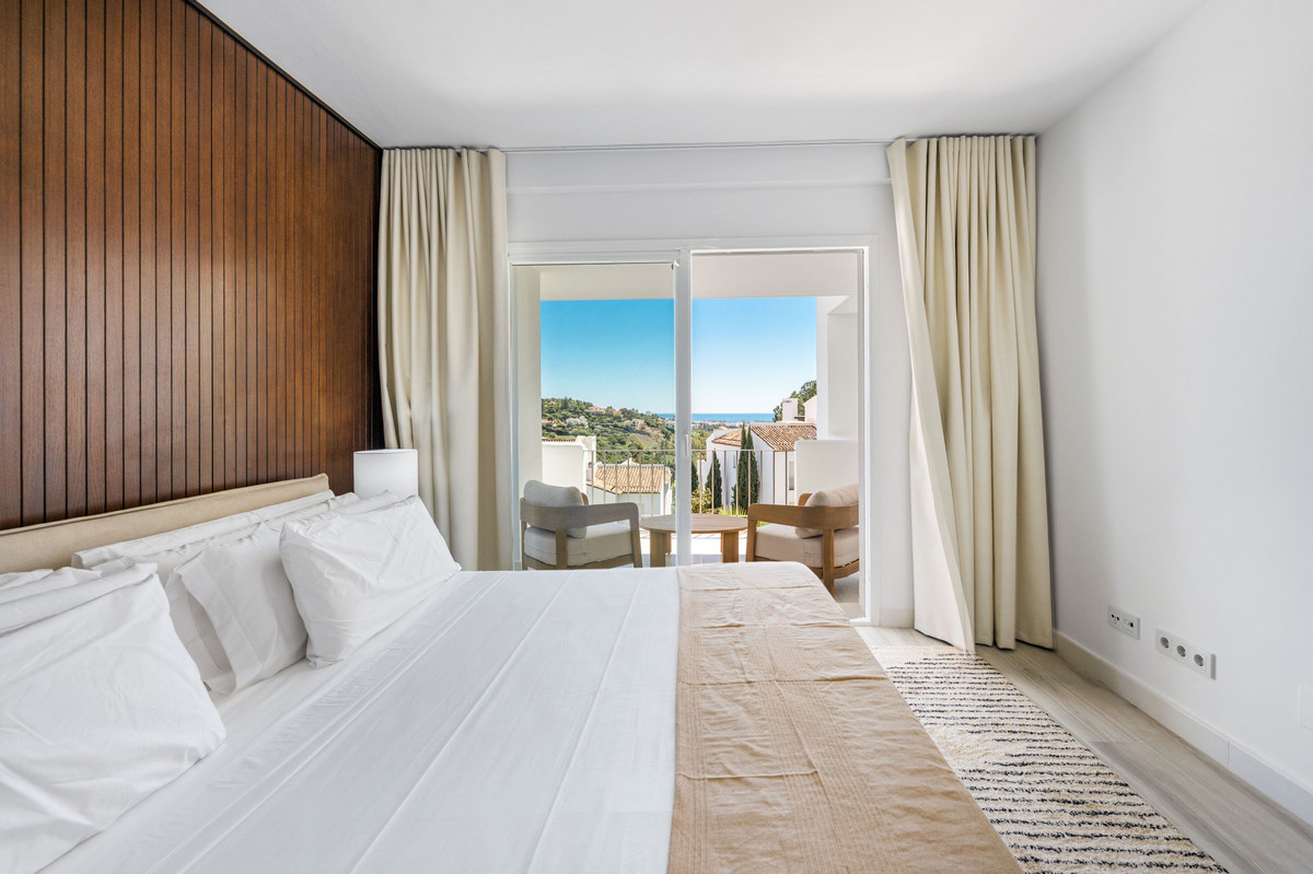 3 Bed Apartment for sale in Benahavís Costa Del Sol, Málaga, Spain