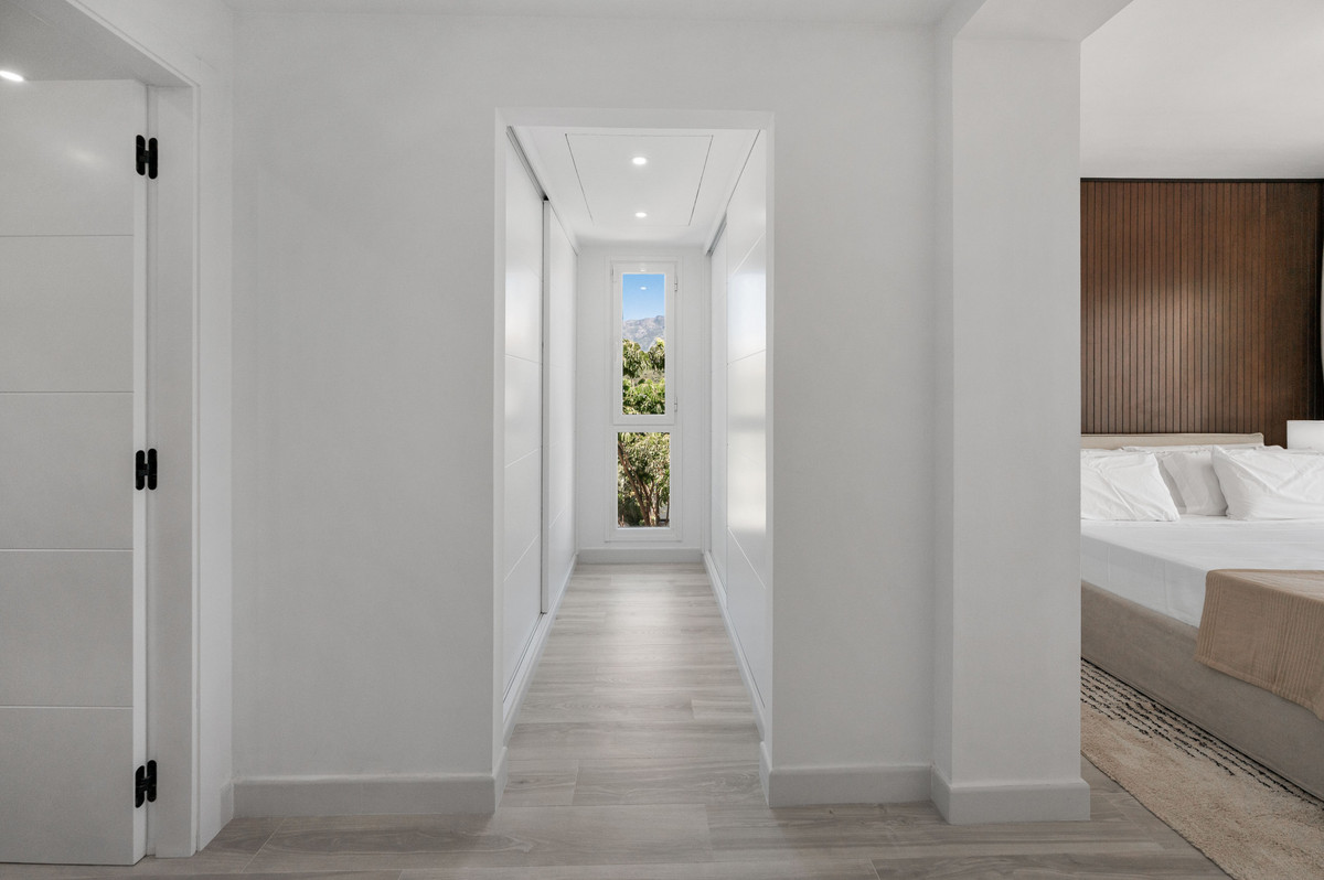 3 Bed Apartment for sale in Benahavís Costa Del Sol, Málaga, Spain