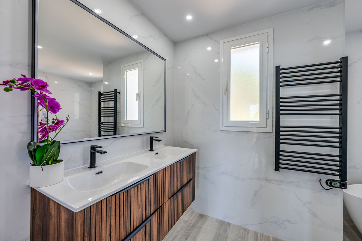 3 Bed Apartment for sale in Benahavís Costa Del Sol, Málaga, Spain