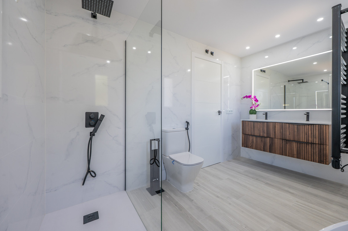 3 Bed Apartment for sale in Benahavís Costa Del Sol, Málaga, Spain