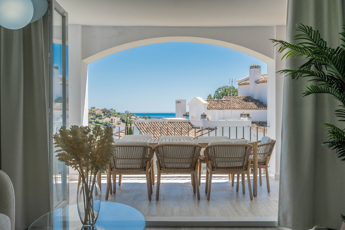 3 Bed Apartment for sale in Benahavís Costa Del Sol, Málaga, Spain