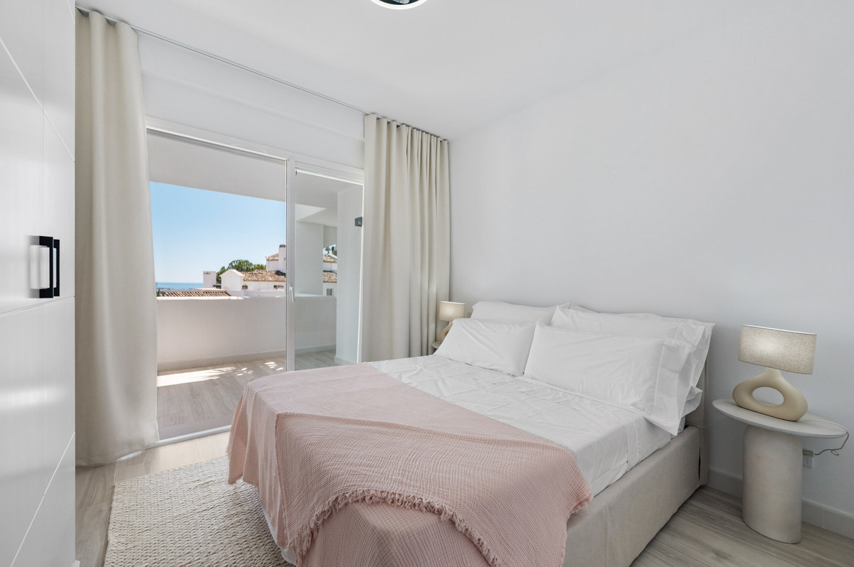 3 Bed Apartment for sale in Benahavís Costa Del Sol, Málaga, Spain