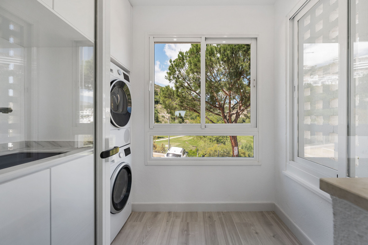 3 Bed Apartment for sale in Benahavís Costa Del Sol, Málaga, Spain