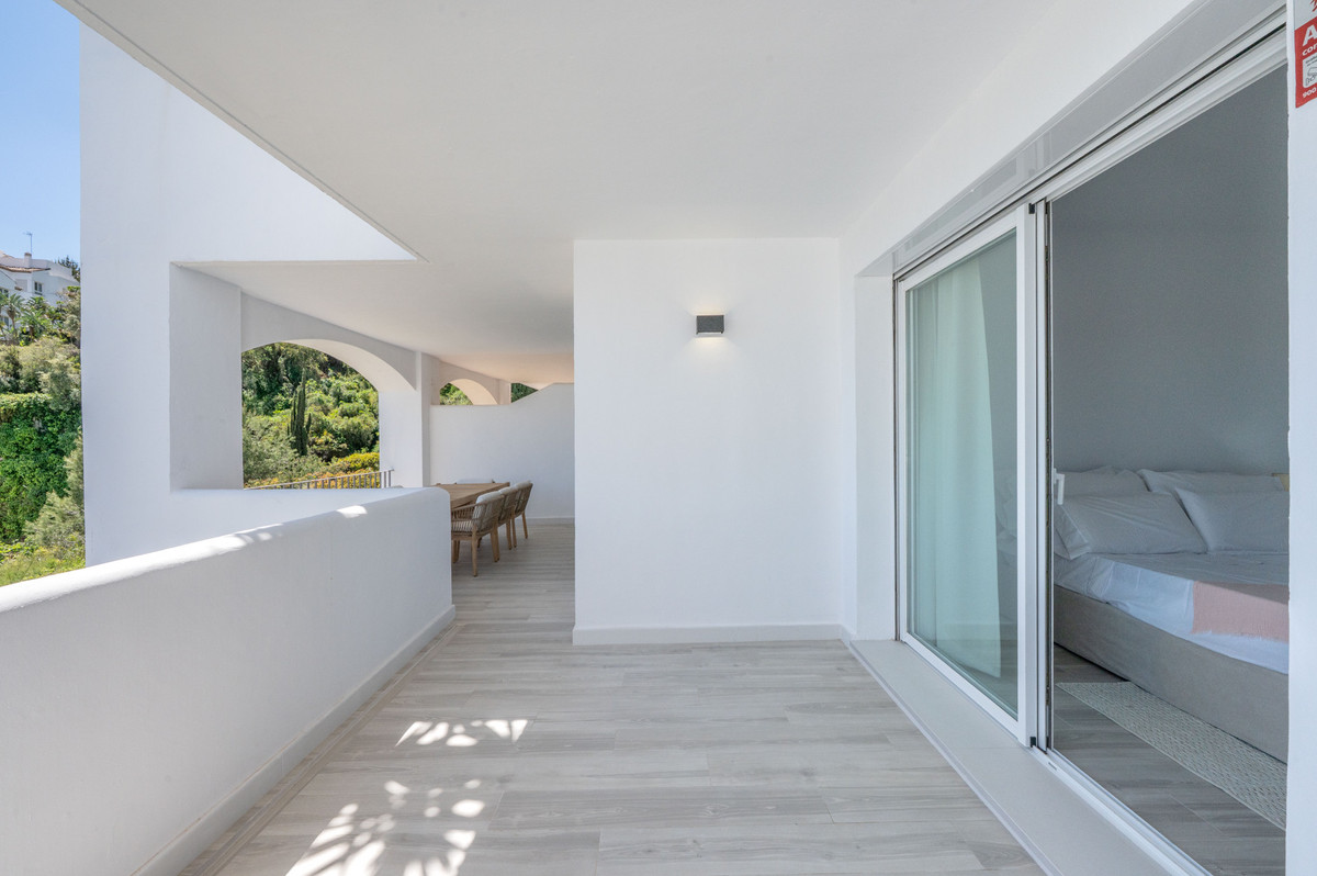 3 Bed Apartment for sale in Benahavís Costa Del Sol, Málaga, Spain