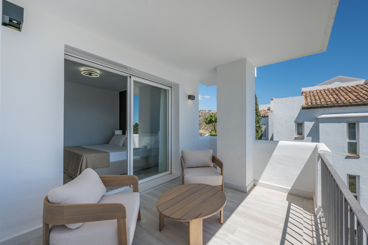 3 Bed Apartment for sale in Benahavís Costa Del Sol, Málaga, Spain