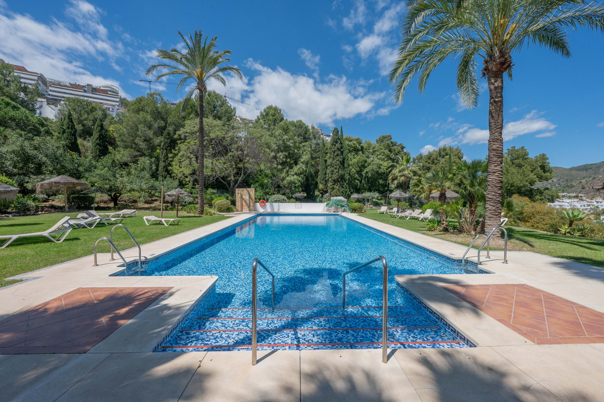 3 Bed Apartment for sale in Benahavís Costa Del Sol, Málaga, Spain