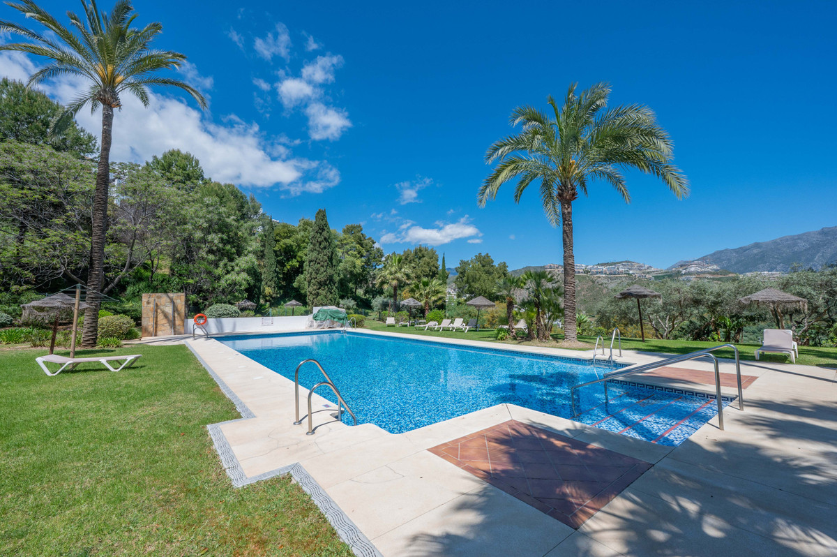 3 Bed Apartment for sale in Benahavís Costa Del Sol, Málaga, Spain