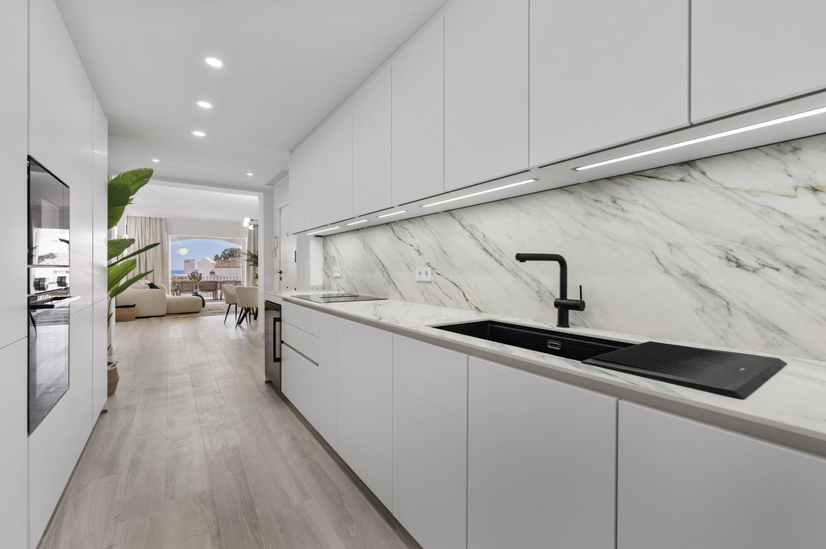 3 Bed Apartment for sale in Benahavís Costa Del Sol, Málaga, Spain