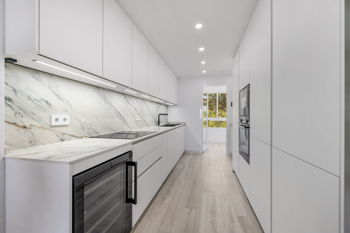 3 Bed Apartment for sale in Benahavís Costa Del Sol, Málaga, Spain