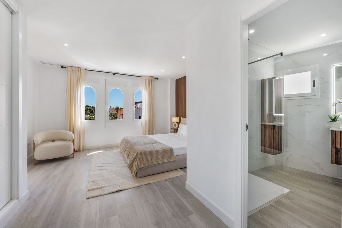3 Bed Apartment for sale in Nueva Andalucía Costa Del Sol, Málaga, Spain