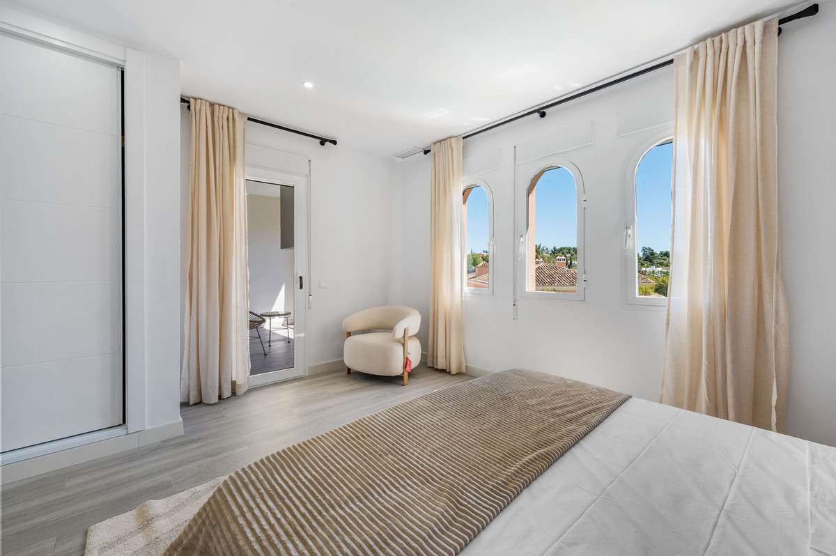 3 Bed Apartment for sale in Nueva Andalucía Costa Del Sol, Málaga, Spain
