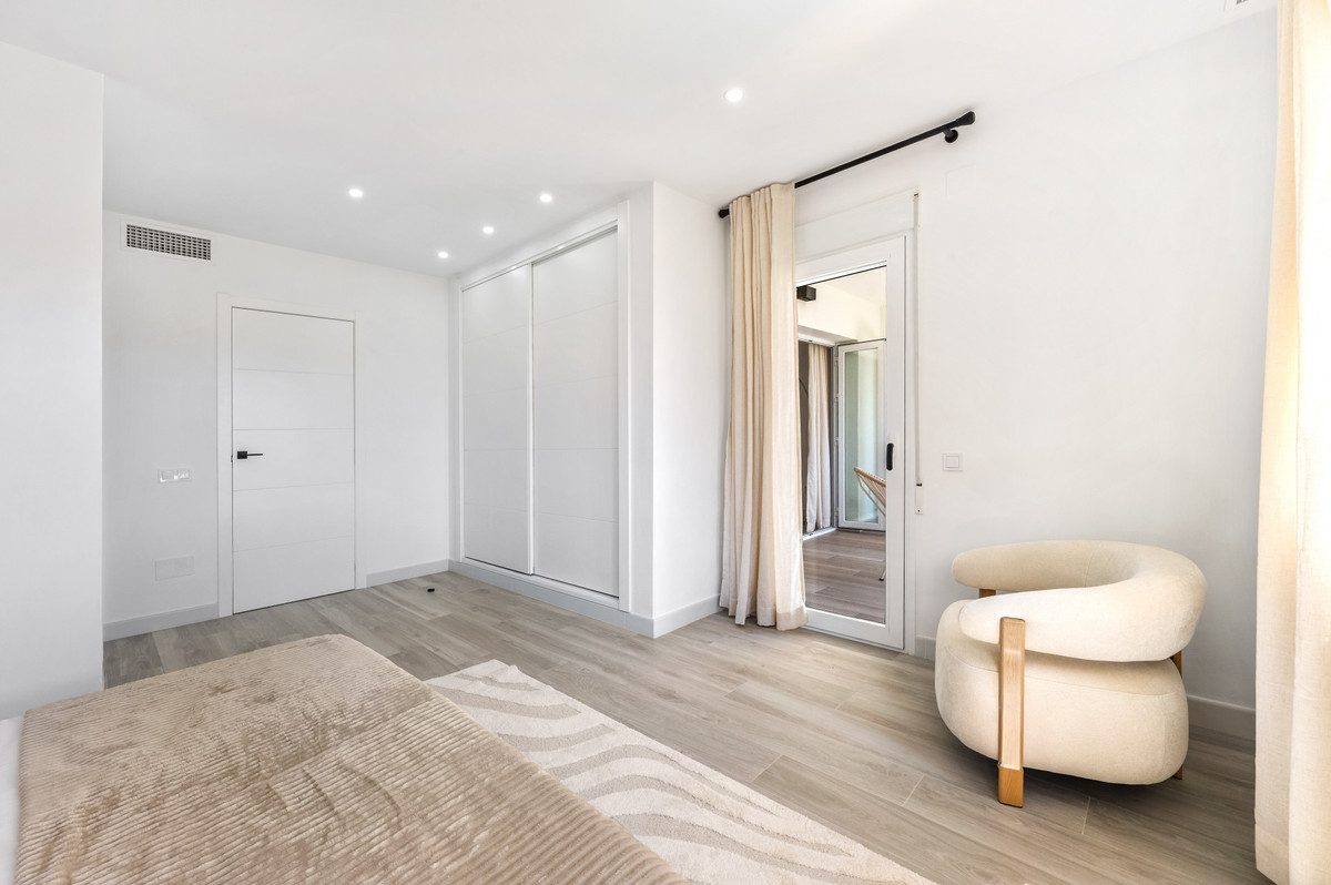 3 Bed Apartment for sale in Nueva Andalucía Costa Del Sol, Málaga, Spain