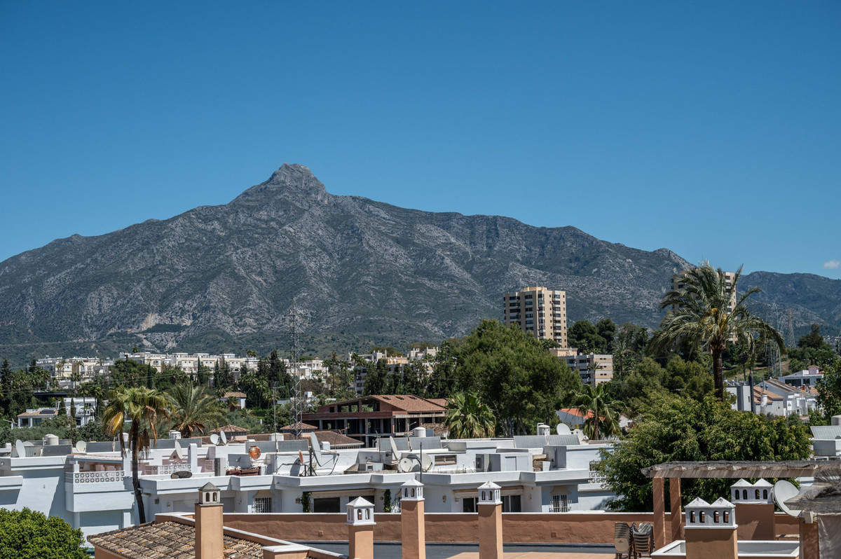 3 Bed Apartment for sale in Nueva Andalucía Costa Del Sol, Málaga, Spain
