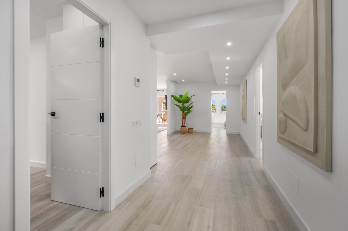 3 Bed Apartment for sale in Nueva Andalucía Costa Del Sol, Málaga, Spain