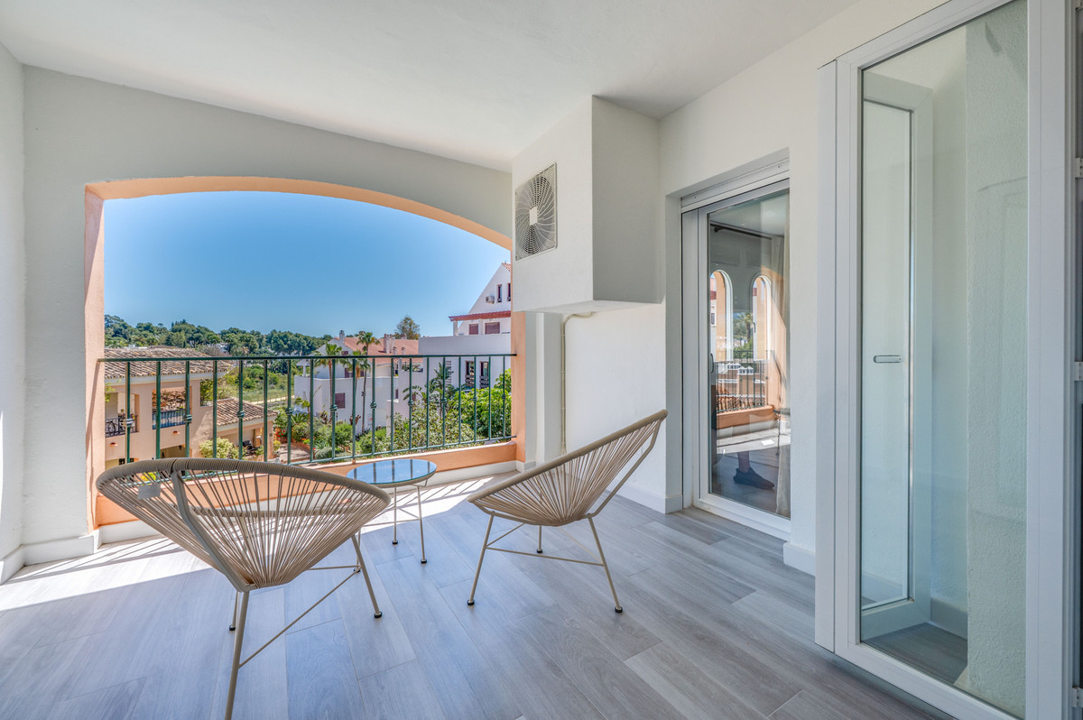 3 Bed Apartment for sale in Nueva Andalucía Costa Del Sol, Málaga, Spain