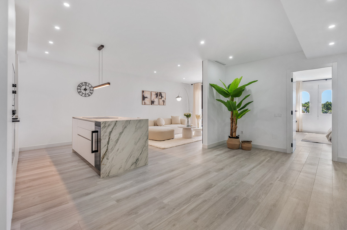 3 Bed Apartment for sale in Nueva Andalucía Costa Del Sol, Málaga, Spain