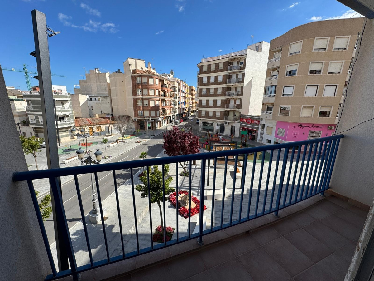 Se vende Apartamento Planta Media de 3 dormitorios en Costa Blanca, Alicante, España