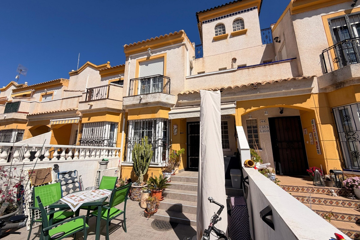 3 Bed Townhouse for sale in Urbanización El Raso Costa Blanca, Alicante, Spain