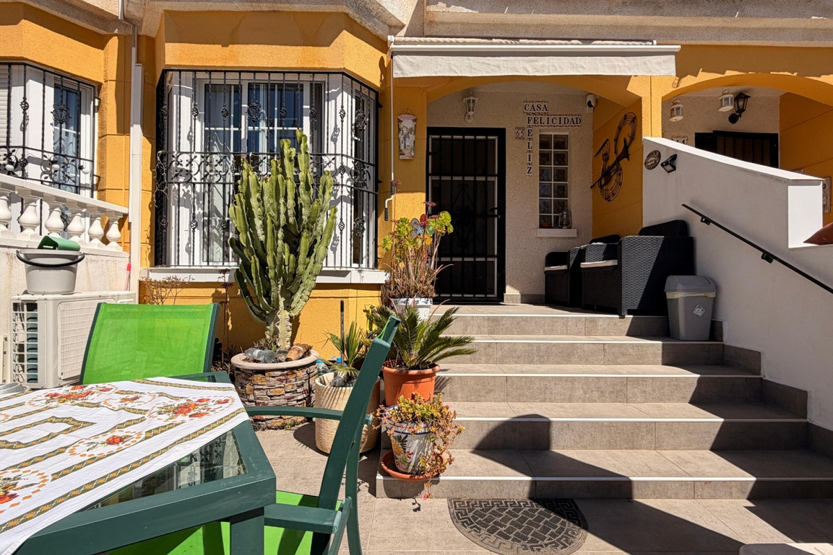 3 Bed Townhouse for sale in Urbanización El Raso Costa Blanca, Alicante, Spain