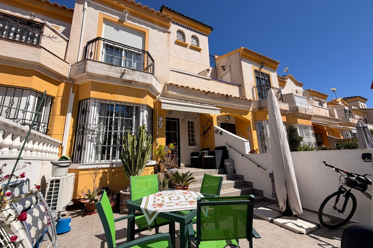 3 Bed Townhouse for sale in Urbanización El Raso Costa Blanca, Alicante, Spain