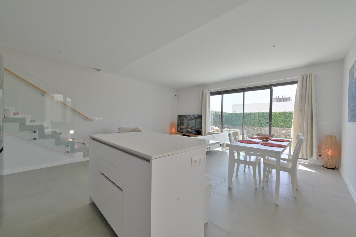 Se vende Pareada de 4 dormitorios en Costa Del Sol, Málaga, España